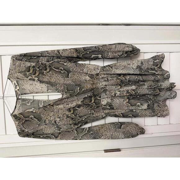 Show Me Your Mumu gray snakeskin print romper size Small - Picture 2 of 8